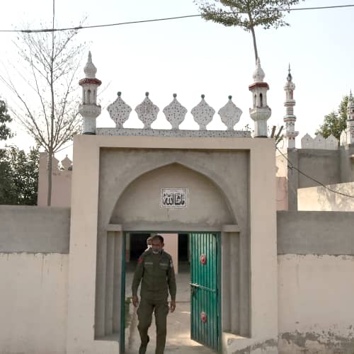  Shah Muqeem Mosque<span id="docs-internal-guid-4fa937da-7fff-08c3-7c33-f3ae124a57be"></span><span id="docs-internal-guid-4fa937da-7fff-08c3-7c33-f3ae124a57be"></span>